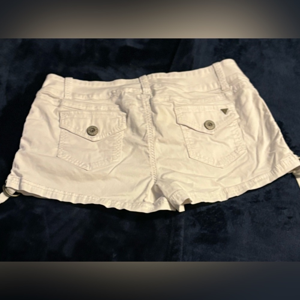 GUESS Shorts - Picture 6 of 7
